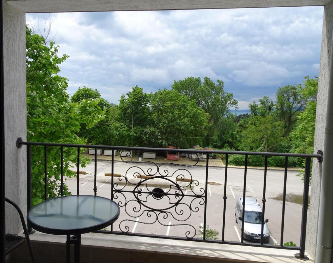 Private Apartments In White Rock Castle 巴尔奇克 外观 照片