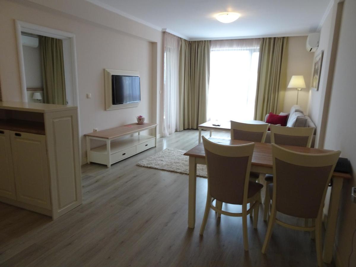 Private Apartments In White Rock Castle 巴尔奇克 外观 照片