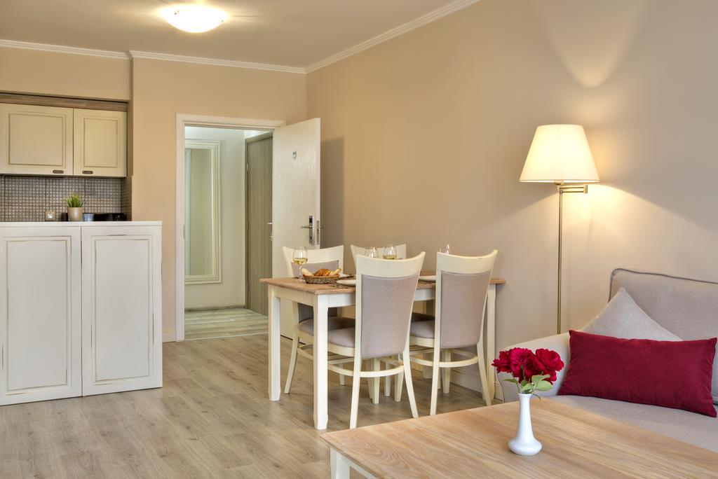 Private Apartments In White Rock Castle 巴尔奇克 外观 照片